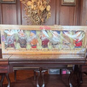 Disney Seven Dwarfs Collectible Doll Set